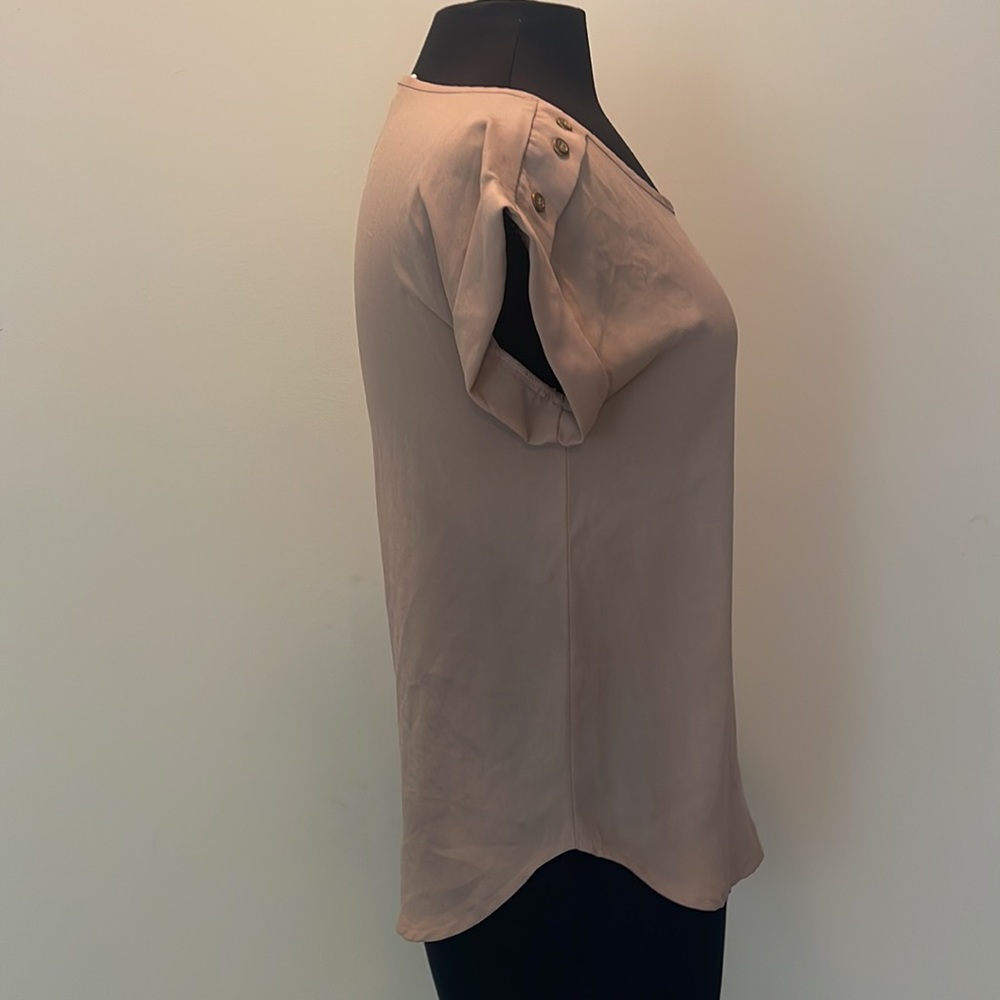 Chic Blouse - Picture 5 of 7